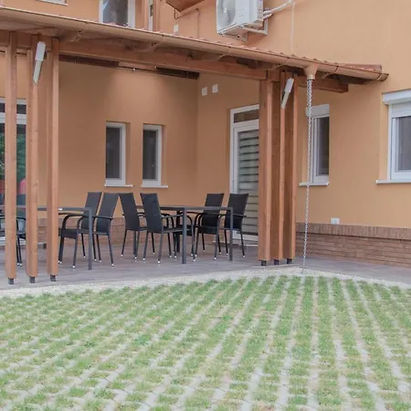Apartment Oros House Apartmanhaz *