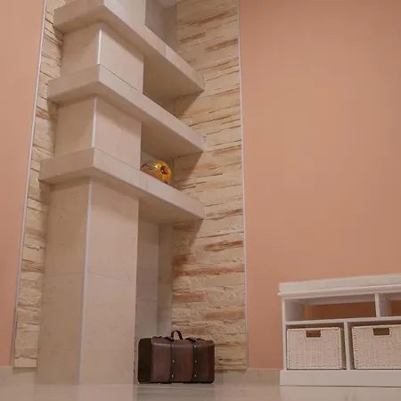 Oros House Apartmanhaz * Oroshaza