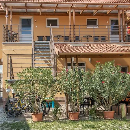 Oros House Apartmanhaz *