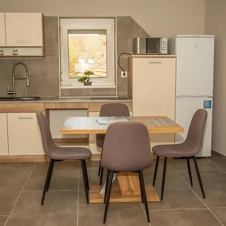 Oros House Apartmanhaz