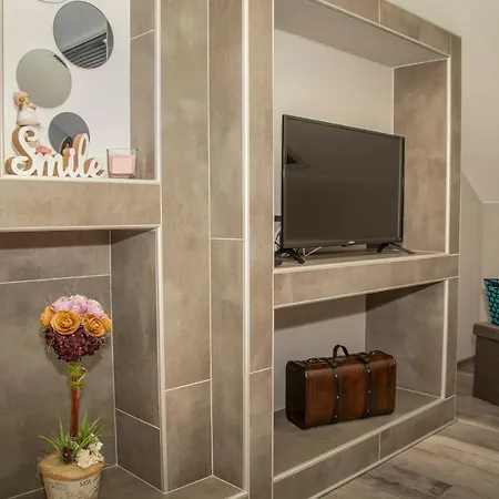 Oros House Apartmanhaz * Oroshaza